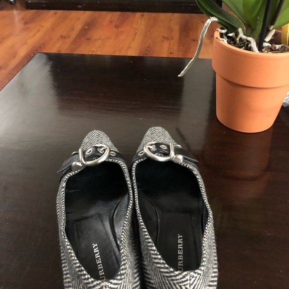 Clearance SALE! Burberry signature buckle. - Picture 2 of 12